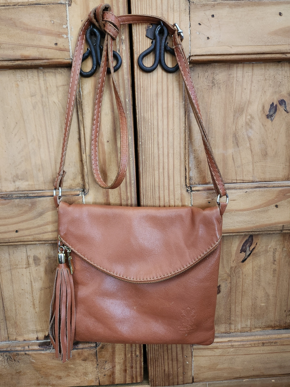 Vera Pelle Tan Leather Crossbody Bag with Tassel